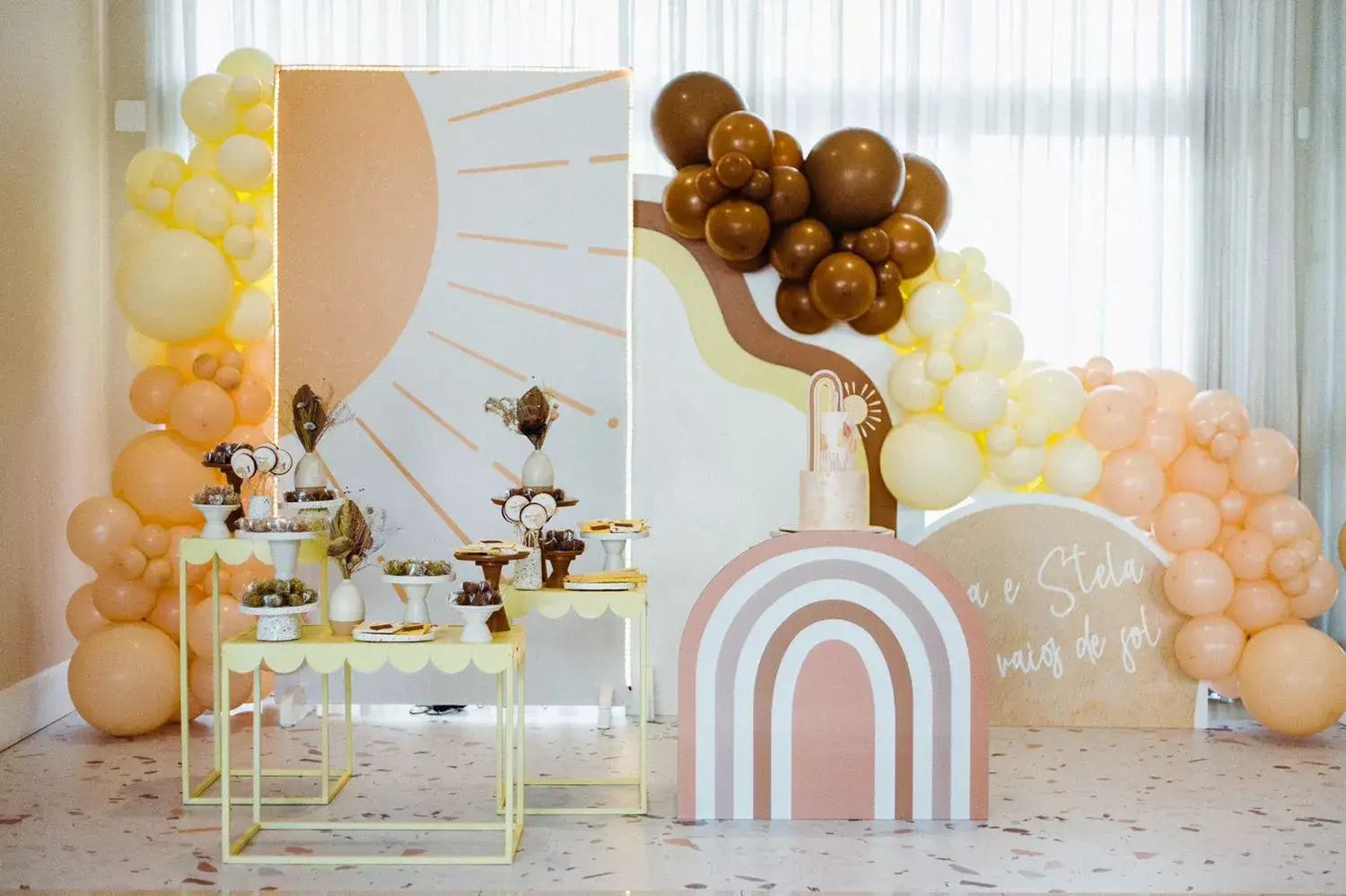 Cenografia e decoração de festa infantil com tema raio de sol
