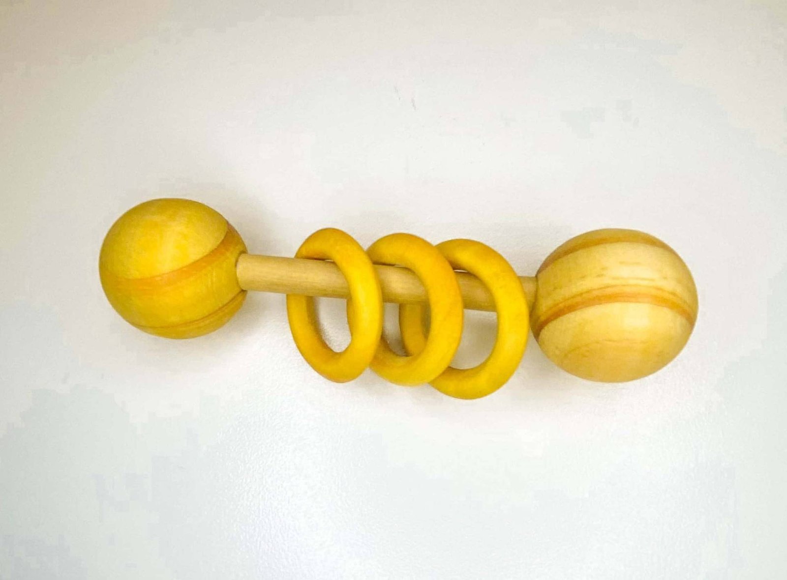 Chacoalho Madeira Assinatura de Brinquedos Educacionais Just Real Moms