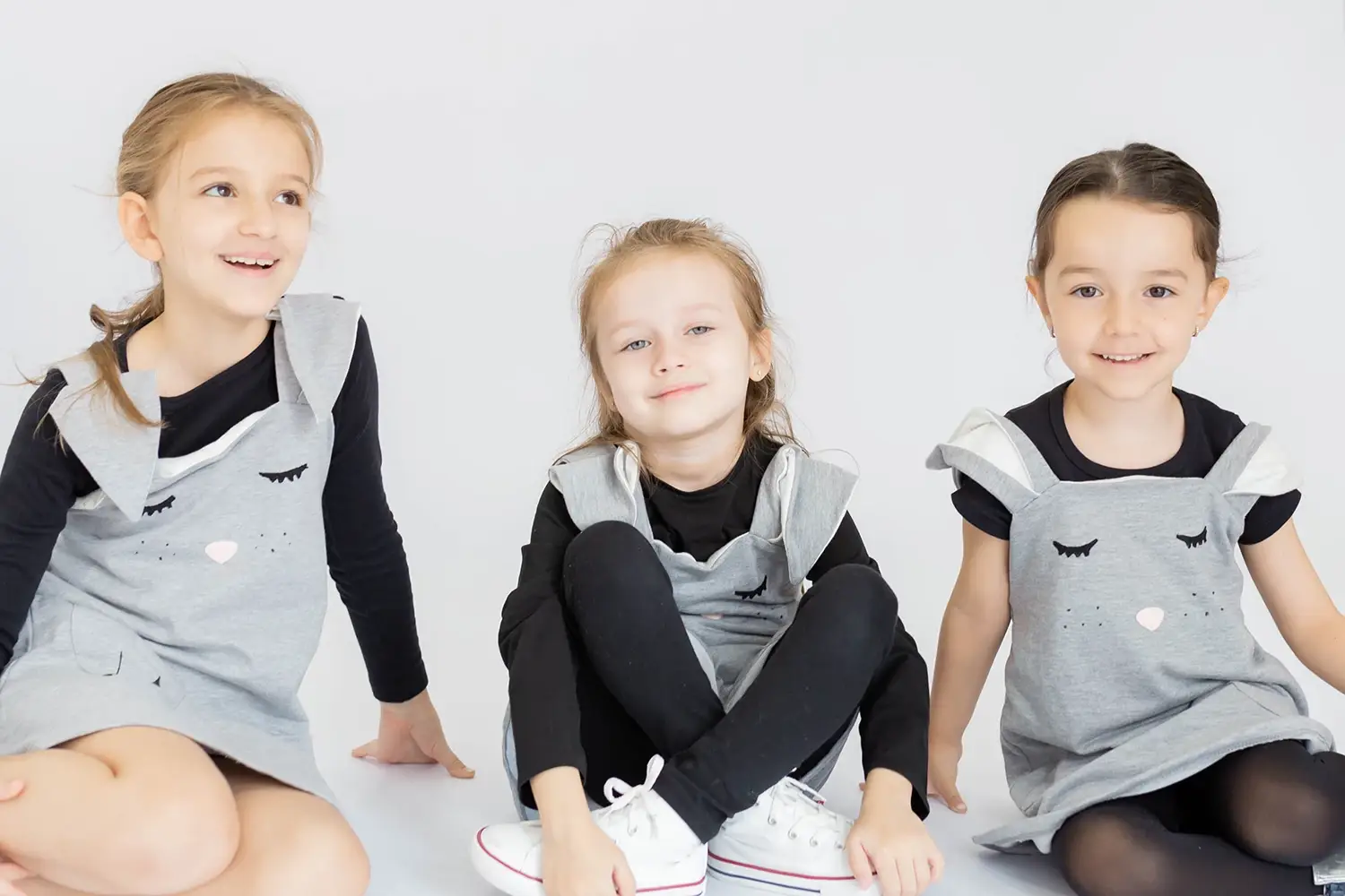 Três meninas fantasiadas de ratinho - Just Real Moms