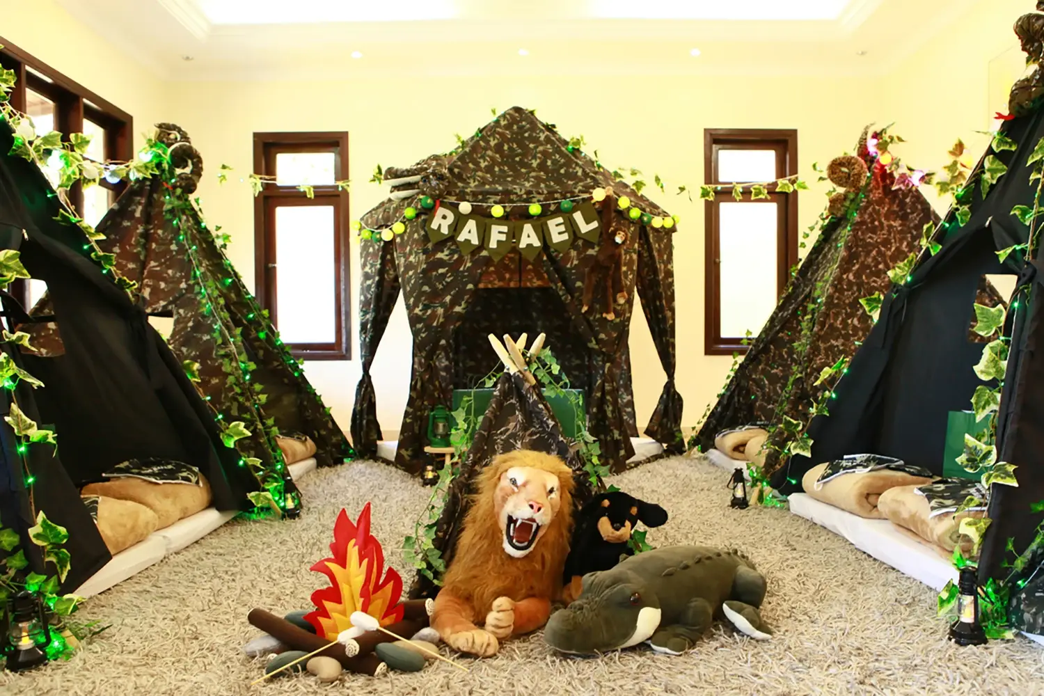 Tema Selva na Festa Infantil da empresa Cabana Festa e Pijama