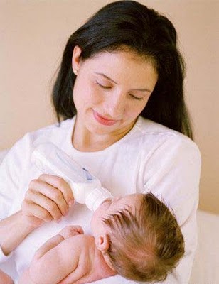 A nova lei para as babás: modelo de contrato e dicas para montar a carga horária!