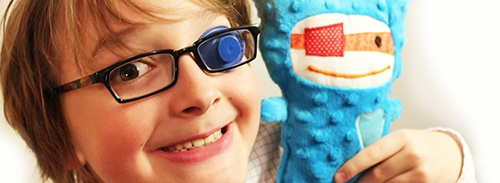 sinais_de_que_a_crianca_precisa_usar_oculos--just_real_moms