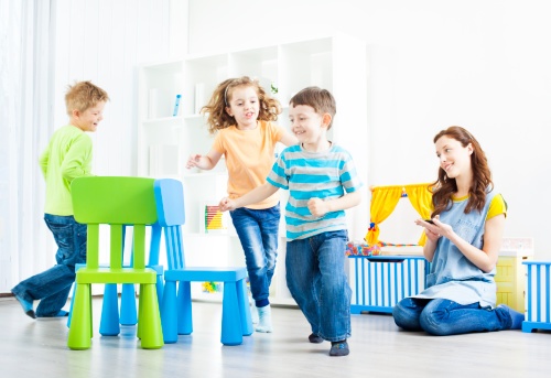 Brincadeiras indoor para os dias de chuva! - Just Real Moms