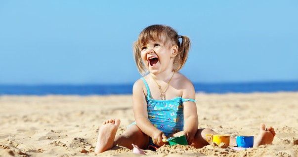 Os cuidados que você precisa tomar quando for à praia com o seu filho