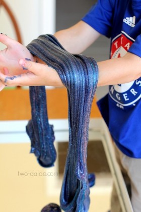 DIY – Aprenda a fazer geleca cósmica em apenas 3 passos! - Just Real Moms