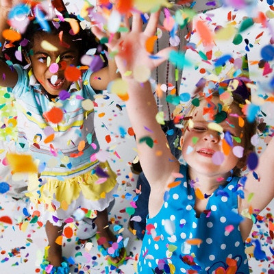 Montar um bailinho de Carnaval - Just Real Moms