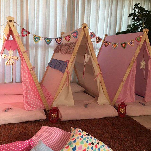 Festa do pijama com cabaninhas - Just Real Moms