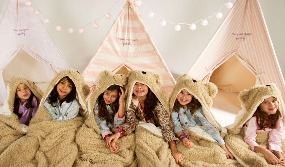 Festa do pijama com cabaninhas - Just Real Moms