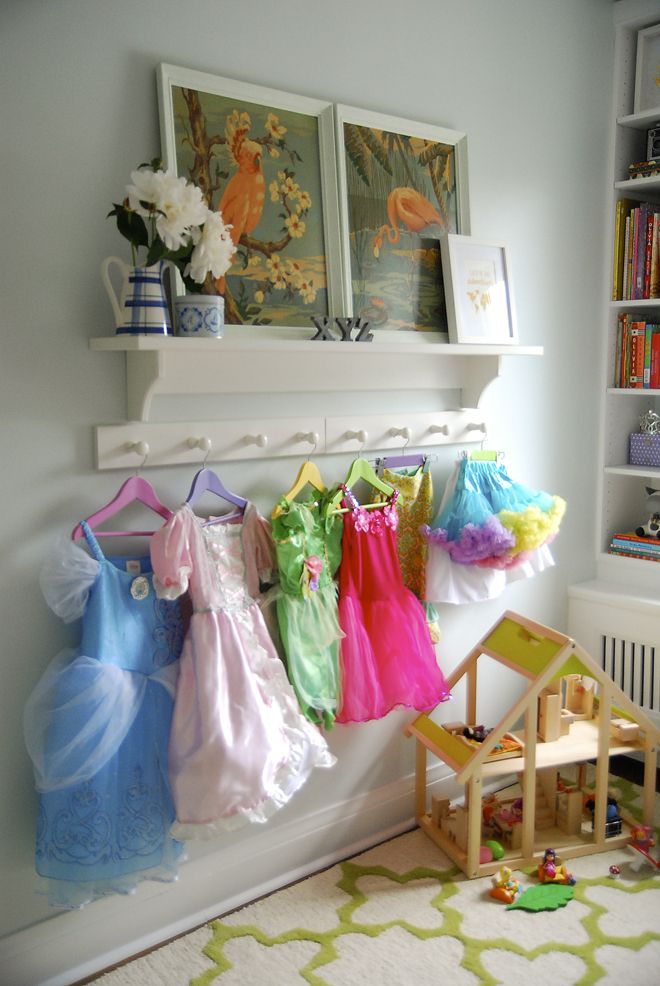organizar fantasias das crianças - Just Real Moms
