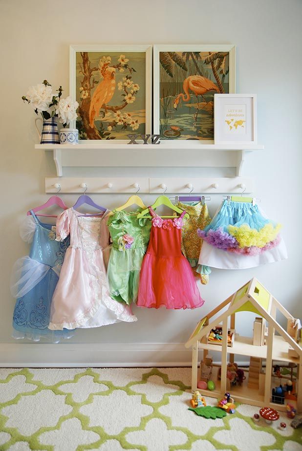 organizar fantasias das crianças - Just Real Moms