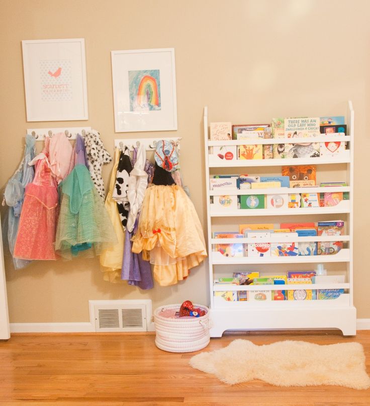 organizar fantasias das crianças - Just Real Moms