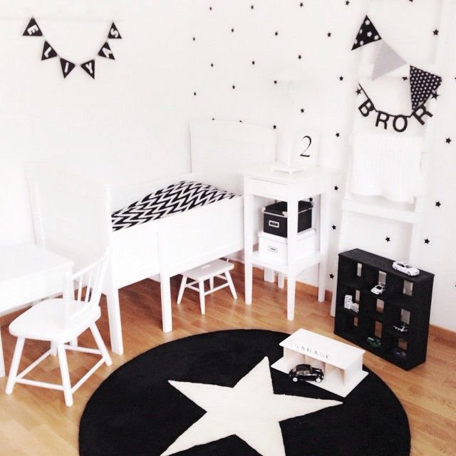 Quarto infantil preto e branco - Just Real Moms