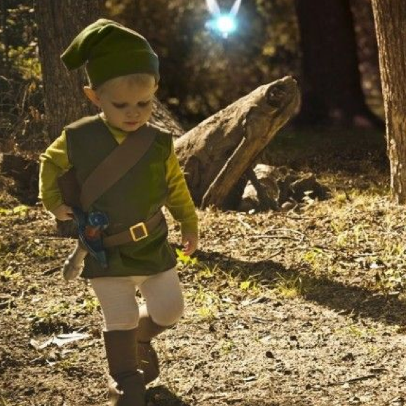 Menino fantasiado de Peter Pan