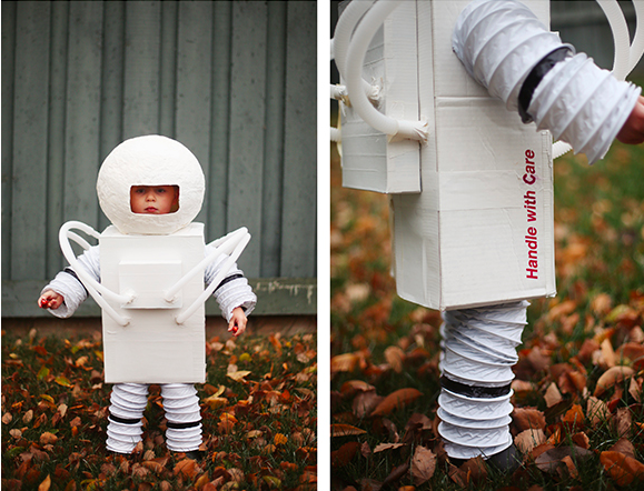 Menino com fantasia de astronauta