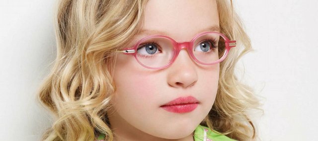 Alguns sinais de que seu filho precisa usar óculos e modelos lindos para se inspirar - Just Real Moms