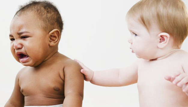 Por que quero que minhas filhas aprendam empatia em vez de mandarim - Just Real Moms