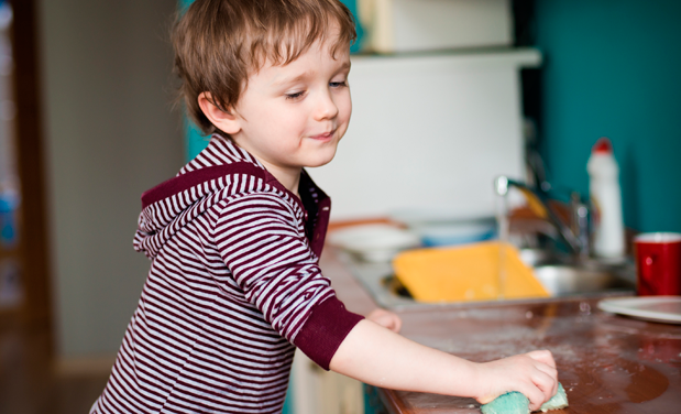 Dicas para os filhos ajudarem nas tarefas domésticas
