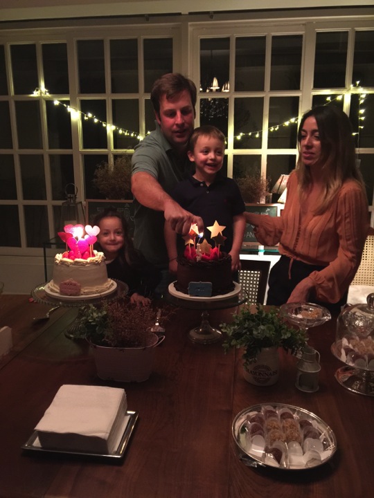 Aniversário gêmeos - Just Real Moms