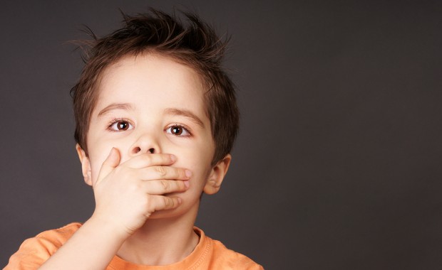 Meu filho fala errado. Até que idade isso é esperado?