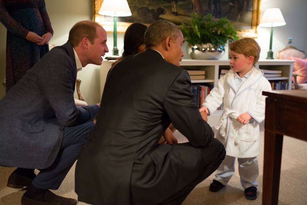 Por que o príncipe William se agacha sempre que fala com o filho? - Just Real Moms