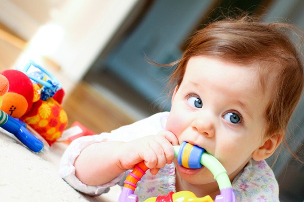 Como brincar com o seu bebê dos 0 aos 12 meses