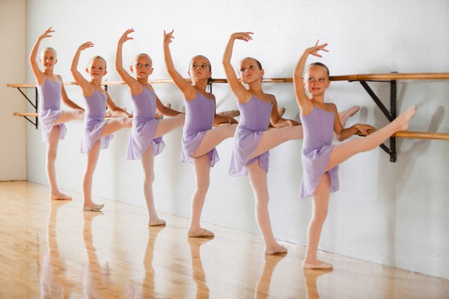 Qual é a melhor idade para colocar as crianças na aula de ballet? – por Ballet Paula Castro