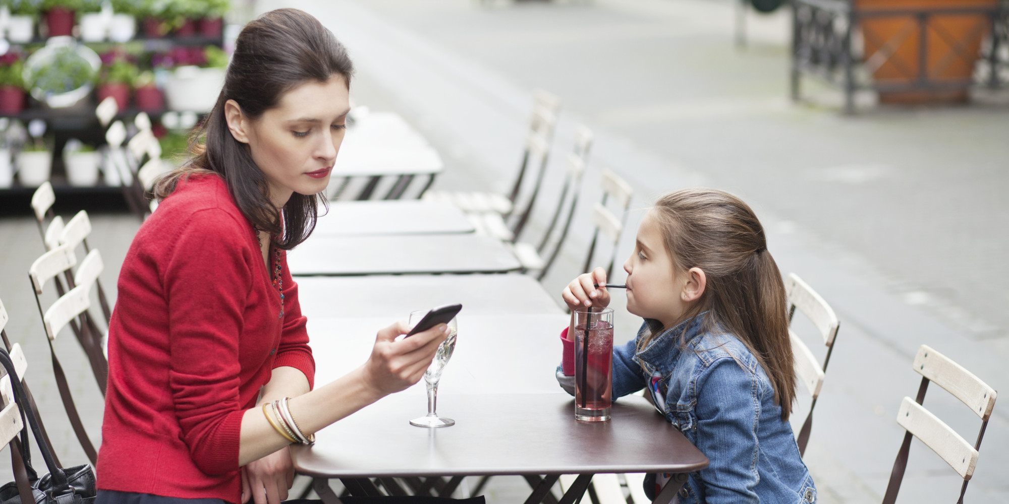 A mãe de todos os grupos - a dura vida de alunos e professores depois do WhatsApp - Just Real Moms
