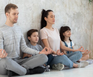 Just-Real-Moms-Meditação-Nos-Corações-Gêmeos-Benefícios-da-Meditação-Para-Mãe-Família