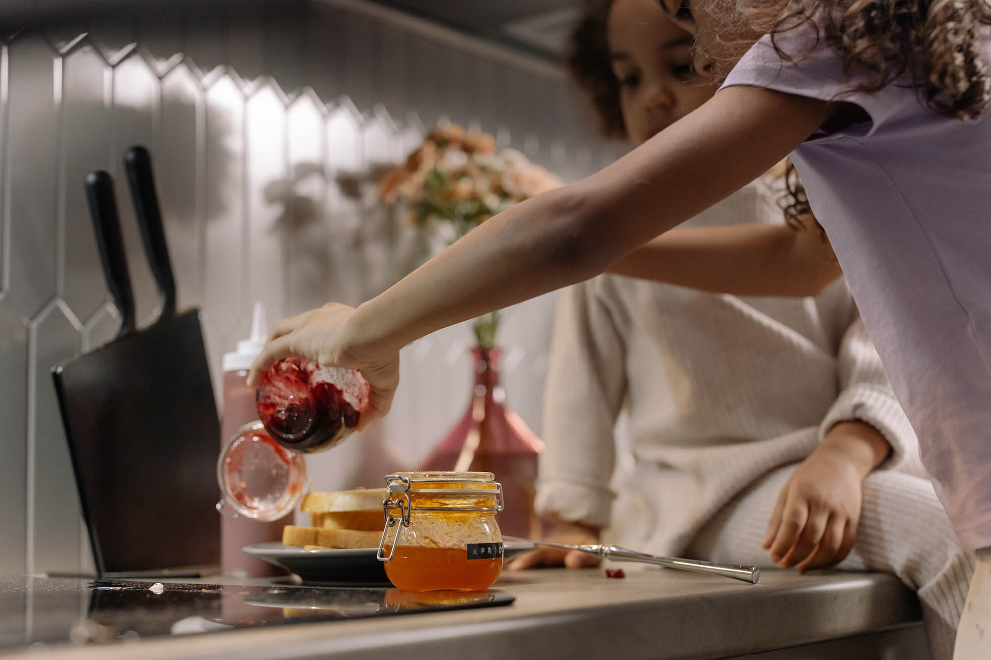 Just Real Moms Flavia Montanari Nutricionista Criança na Cozinha
