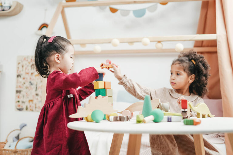 Comprar ou alugar brinquedos? Descubra o que é melhor para você!