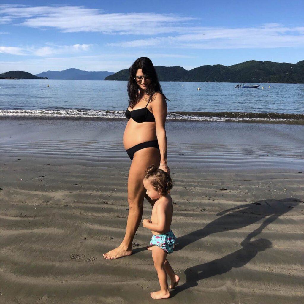 Just Real Moms Luiza Souza e Stella na Praia