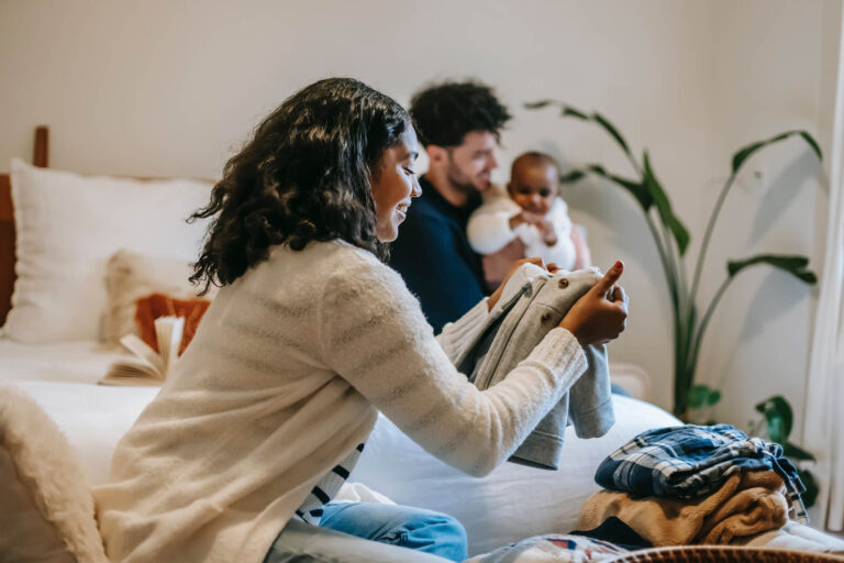 Conheça os melhores tecidos para roupas de bebê