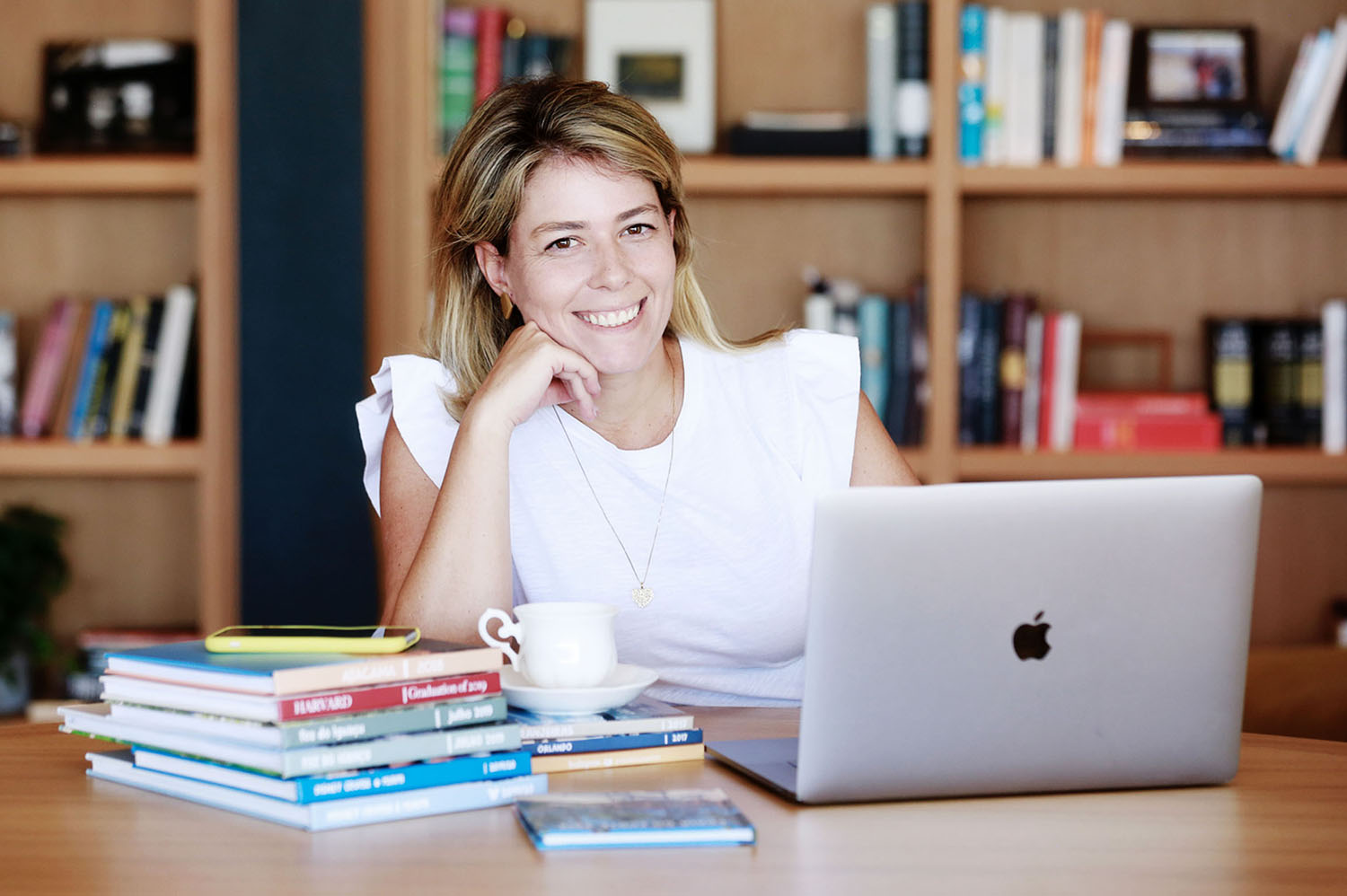 Camila Sandoval Founder Viva Design Foto Livro Just Real Moms