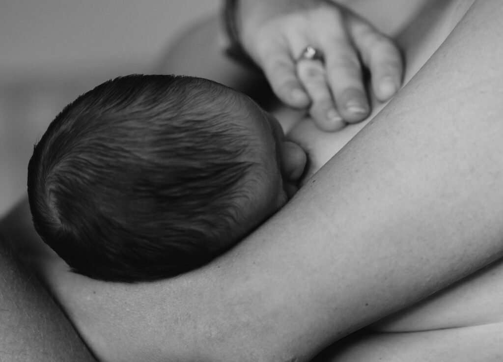 Qual é a melhor posição para amamentar Cinthia Calsinski Just Real Moms