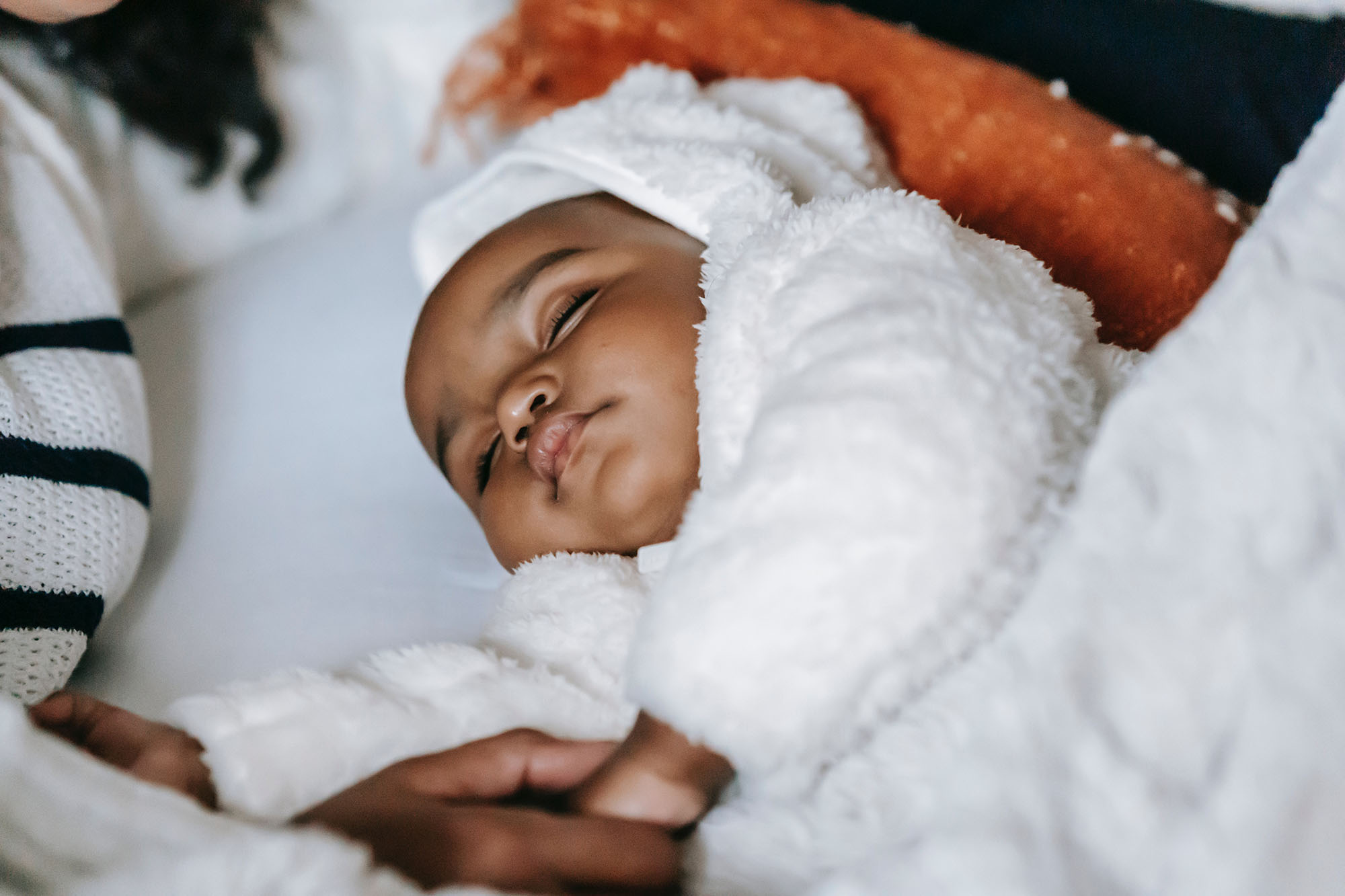Atenção Seu bebê está fazendo barulhos estranhos quando respira ao dormir