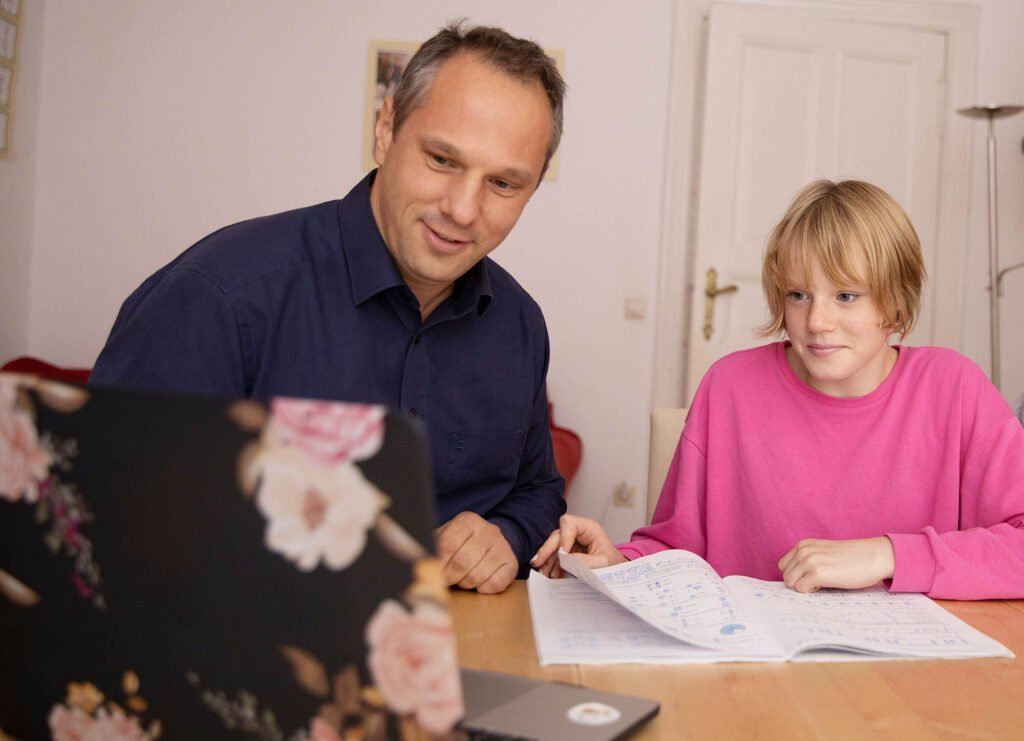 Por que a educação é uma tarefa majoritariamente feminina Carola Videira Turma do Jiló Inclusão Social Just Real Moms