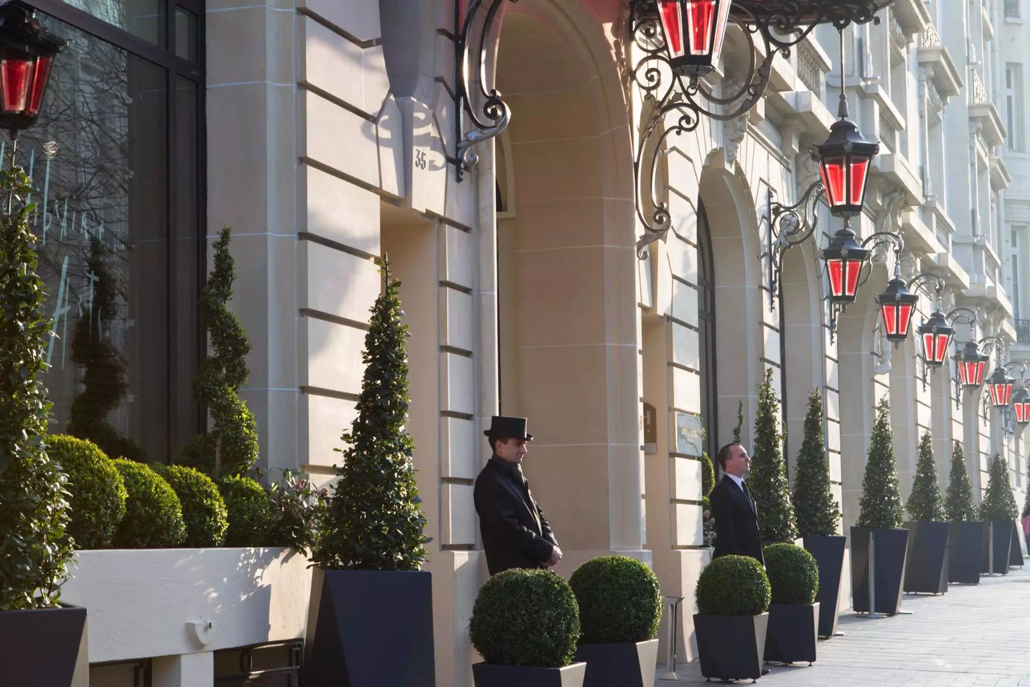 Fachada Le Royal Monceau Paris Viagem Europa Ariana Nasi Just Real Moms