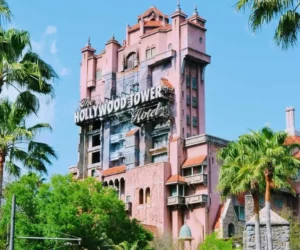 Hollywood-Studios-Tower-of-Terror-Disney-Parques-Orlando-Just-Real-Moms