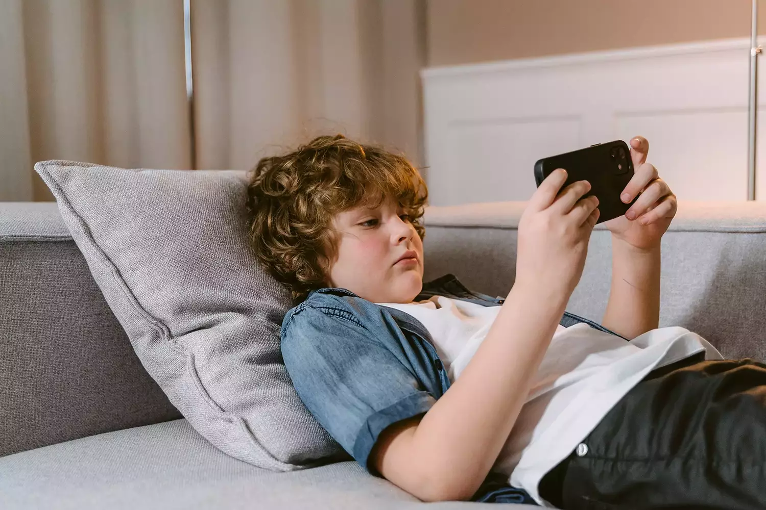 Criança no Celular Adolescente Games Dr. Paulo Telles Just Real Moms