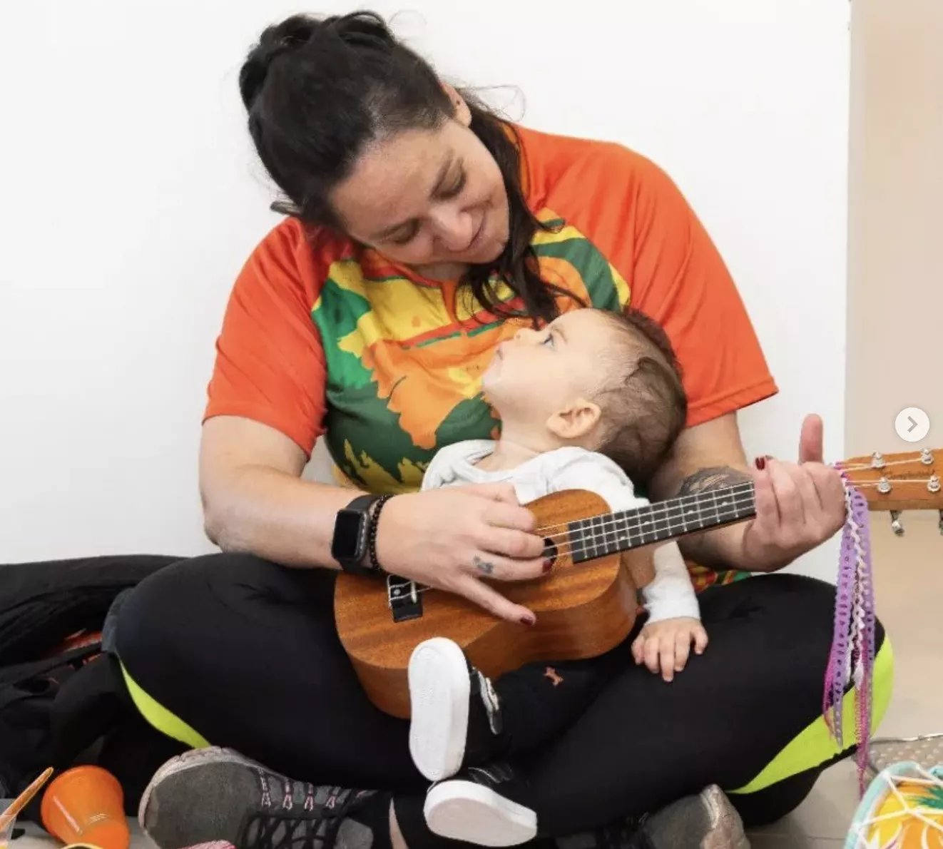 Bebe Impulsionando Arte Banda de Festa Infantil Just Real Moms