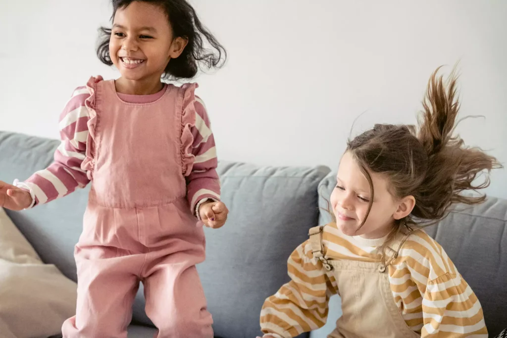 Como os sintomas de TDAH em meninas podem se apresentar em cada faixa etária Twinkl Just Real Moms