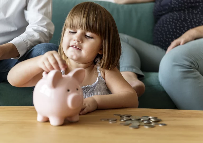 Dar mesada sem educação financeira pode ser ruim para o futuro