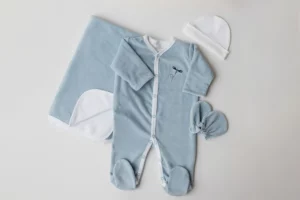 Azul-Passalinho-Pijama-Plush-Infantil-Just-Real-Moms