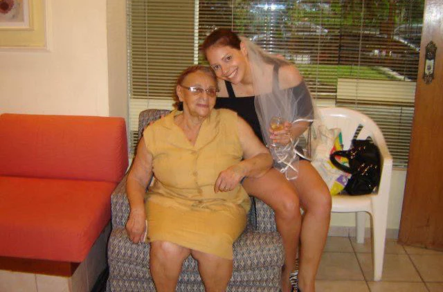 Pietra e Vovó Landa em casa - Just Real Moms
