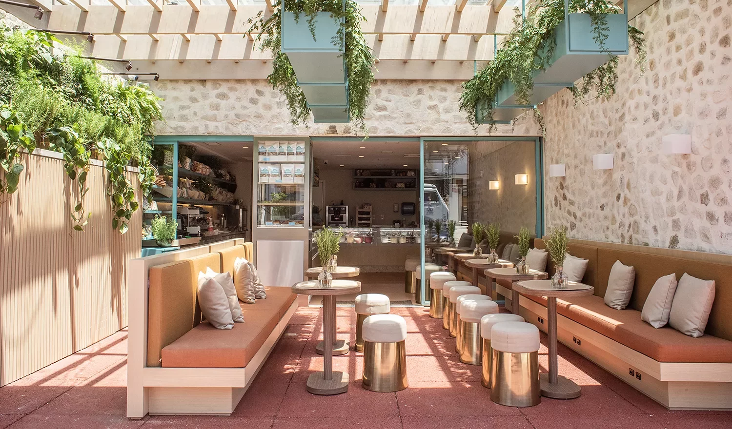 Salão Externo da Tre Bimbi - Just Real Moms