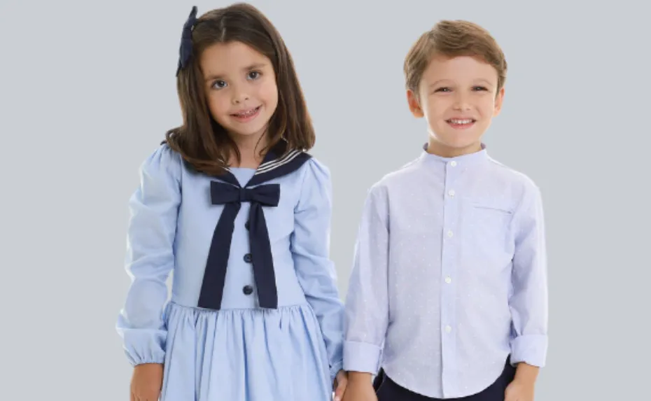 Menino e menina usando Mercato Petit