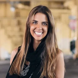 Fernanda-Paronetto-Ceo-Fundadora-Just-Real-Moms-JRMBizz