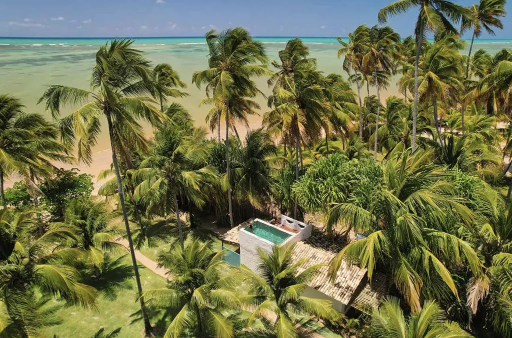 Vista aérea da Pousada Patacho em Alagoas para as férias de julho com crianças