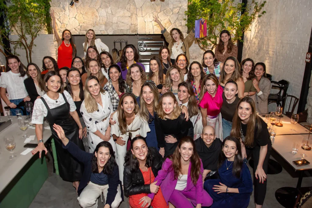 Grupo de mães no evento de lançamento do Pause da Dra. Aline Piedade com o Just Real Moms