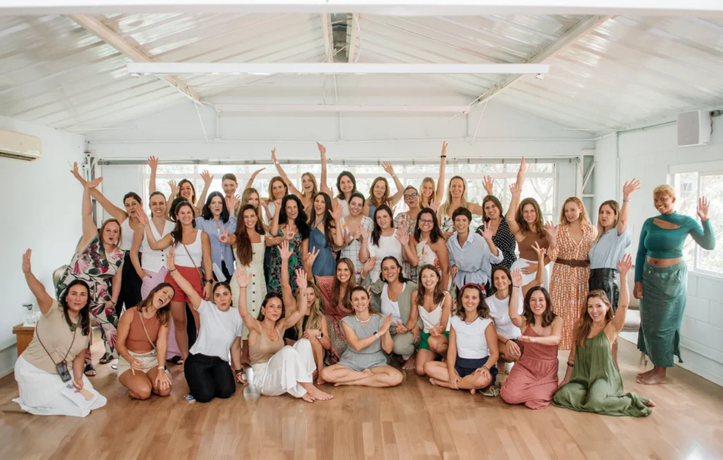 Grupo de mulheres parte do evento Petit Comitê do Just Real Moms